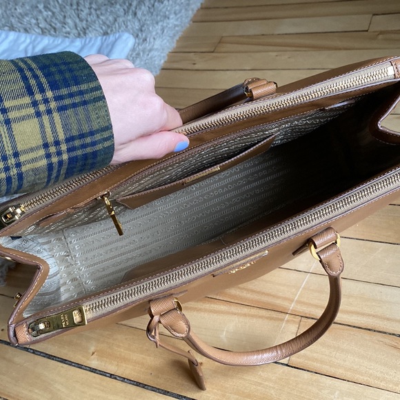 Prada Medium Galleria, Brown Double Zip Lux Tote Saffiano Leather Medium - Picture 5 of 15